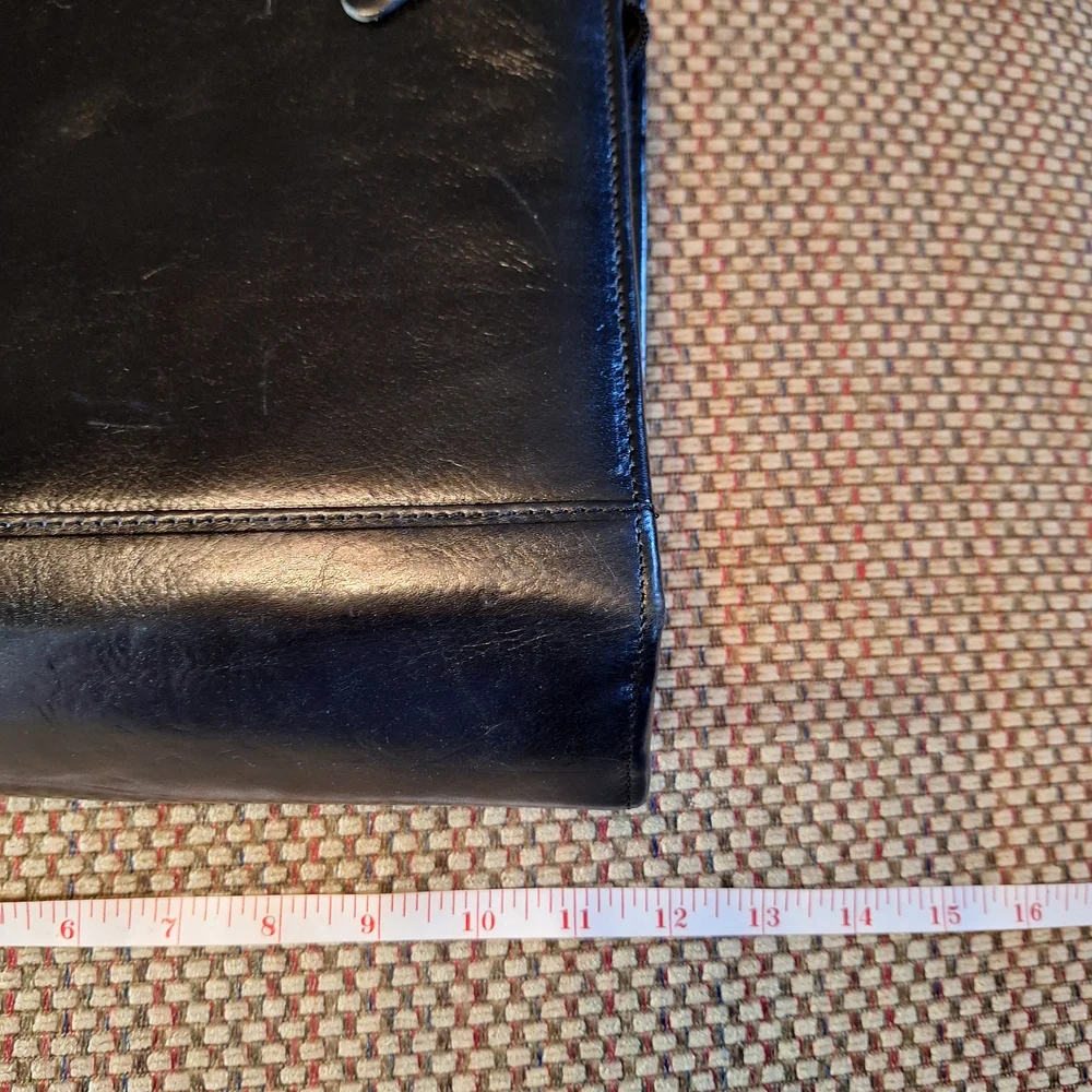 Franklin Covey Black Leather Vintage Messenger Crossbody Bag